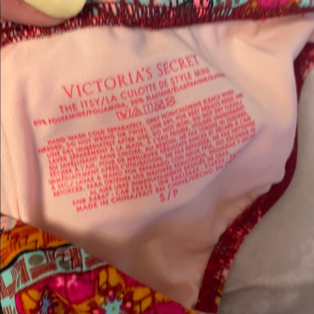 Tiny Small Bikini Bottom Ruched Back! Never Worn! - image 2